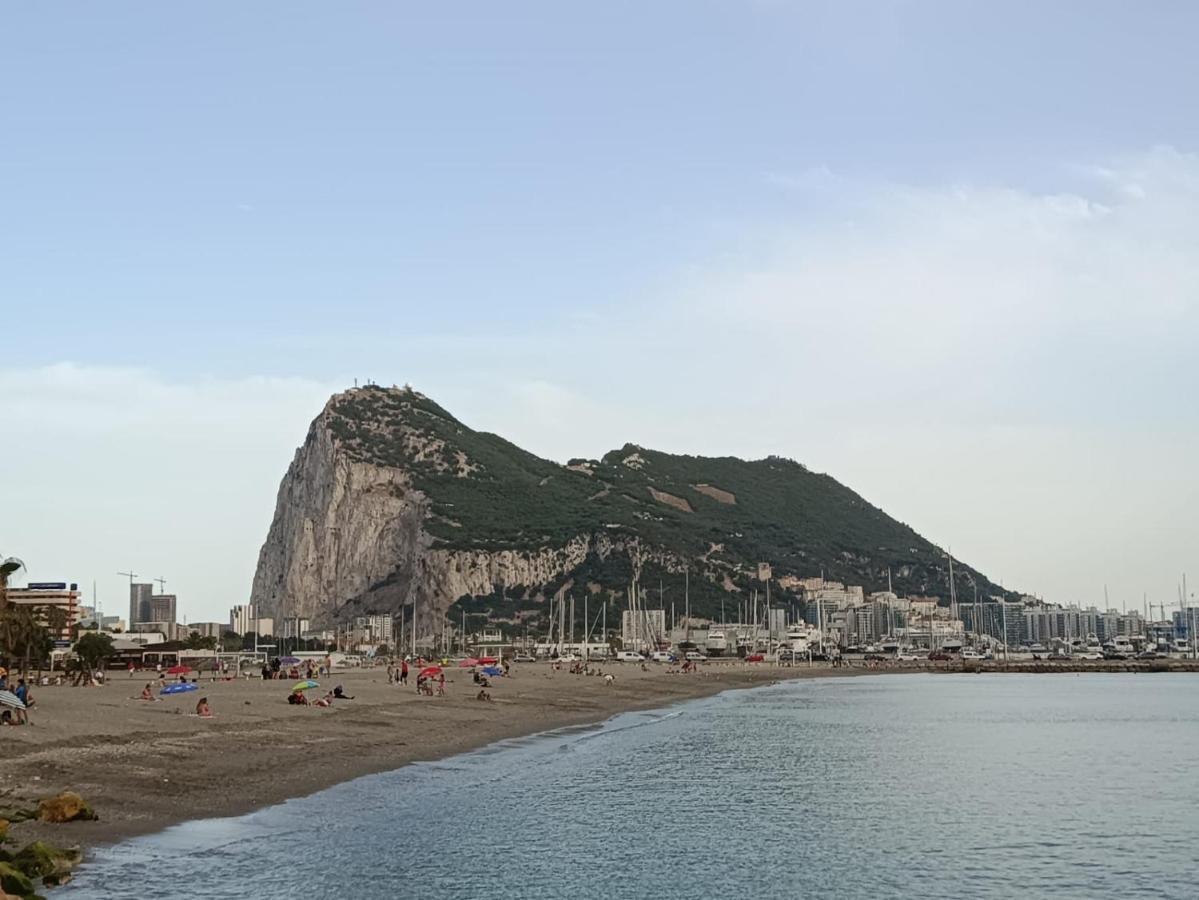 Vistas A 3 Paises Y 2 Continentes 1º Linea De Playa A 5 Minutos De Gibraltar Appartement La Línea de la Concepción Buitenkant foto