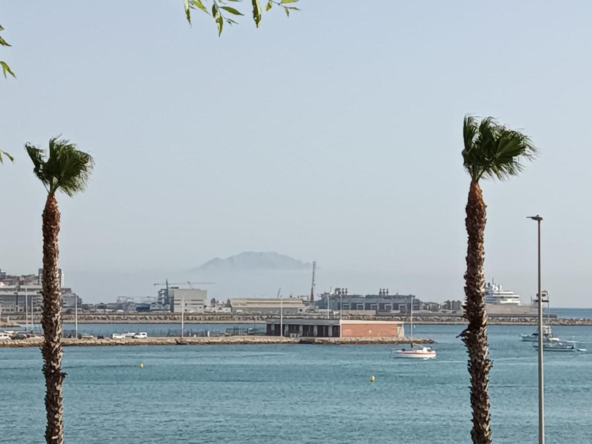 Vistas A 3 Paises Y 2 Continentes 1º Linea De Playa A 5 Minutos De Gibraltar Appartement La Línea de la Concepción Buitenkant foto